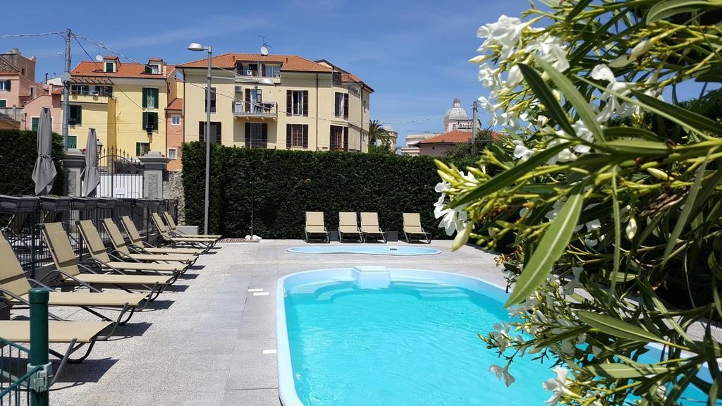 Riviera Palace Residence Loano Exterior foto